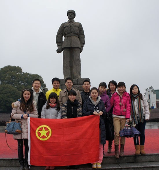 “学雷锋，献爱心”——中国共产主义青年团乐动委员会开展慰问贫困学生助学活动